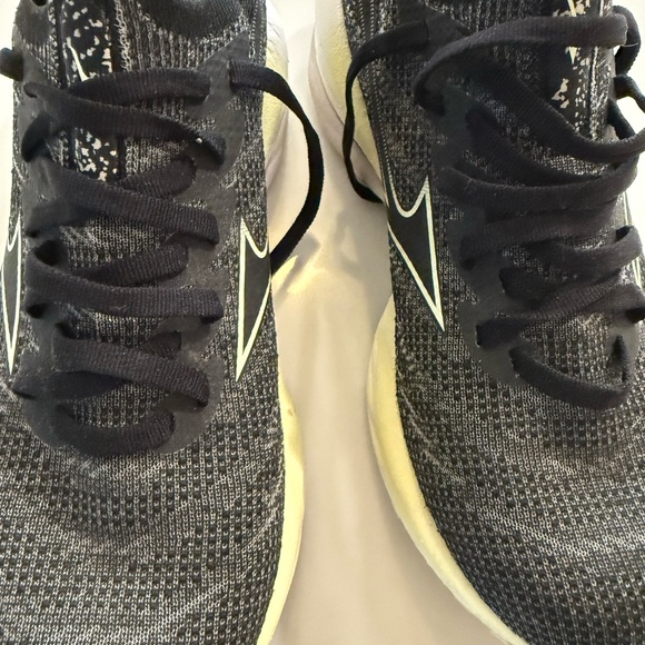 Mizuno Women's Black and Cream Athletic Shoes - Picture 5 of 6